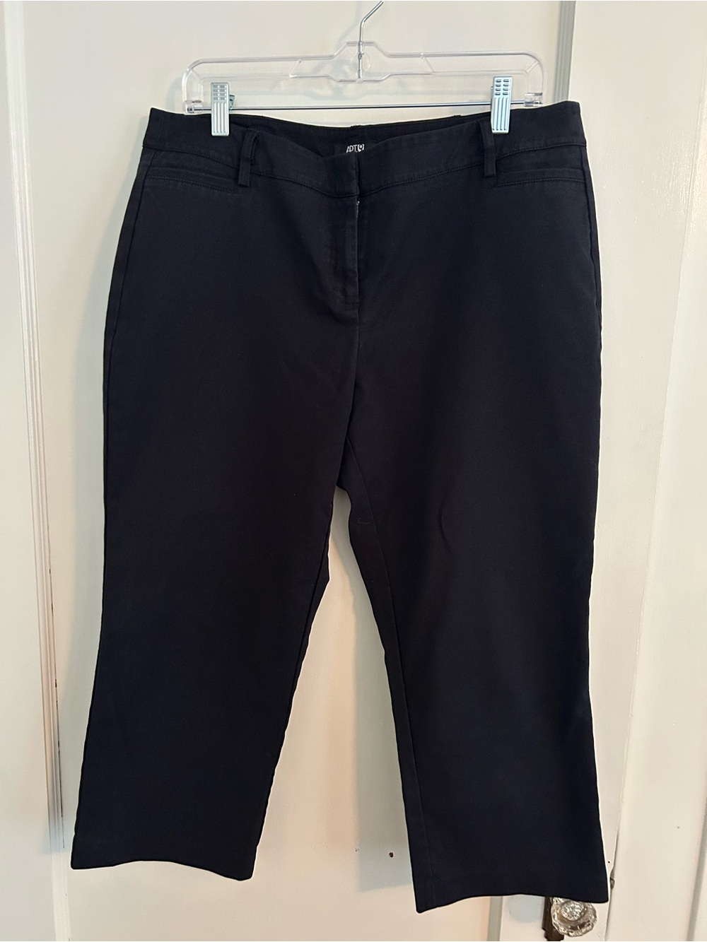 Apt 9  Women’s Black Capri cropped  pants size 14